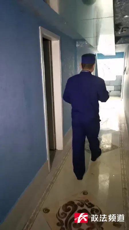 DƬ